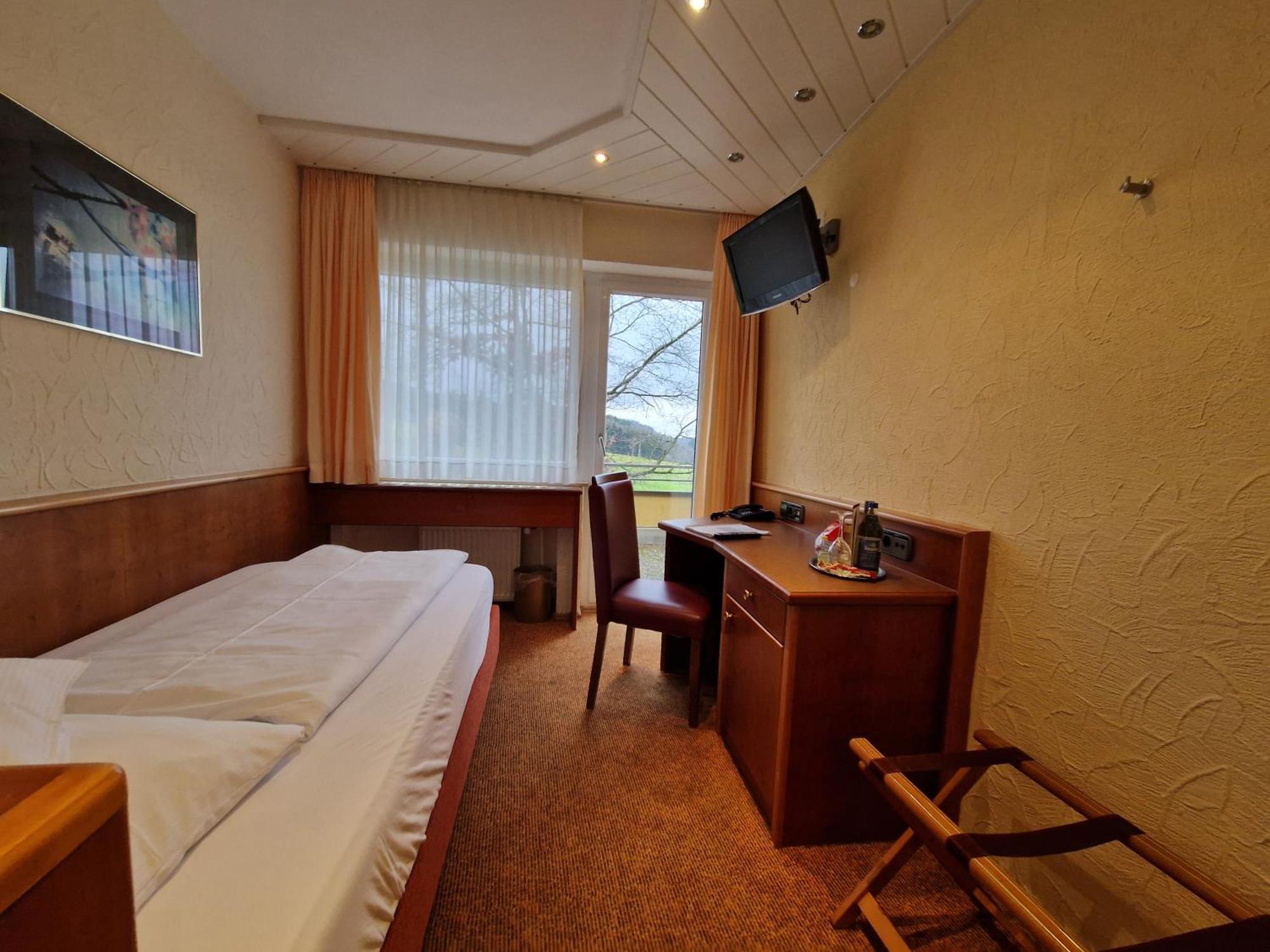 Badhotel Restaurant Stauferland Bad Boll Exterior photo